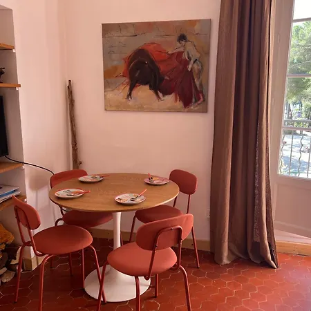 Pour 3 Personnes Pres Apartment