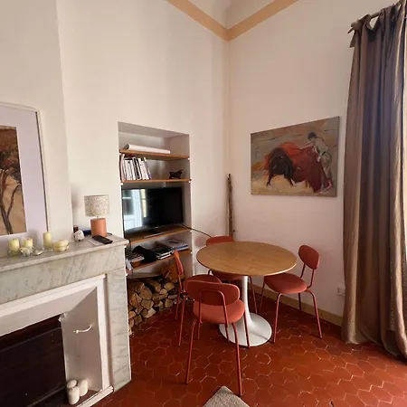 Pour 3 Personnes Près *