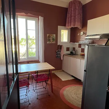 Pour 3 Personnes Près *