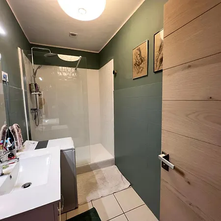 Pour 3 Personnes Près *