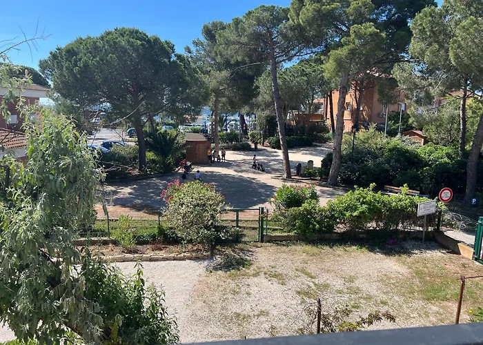 Pour 3 Personnes Pres Lejlighed Hyères