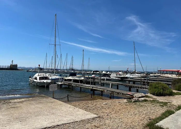 Pour 3 Personnes Pres *