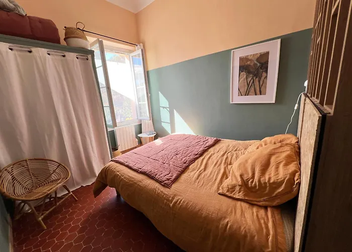 Pour 3 Personnes Pres Daire *