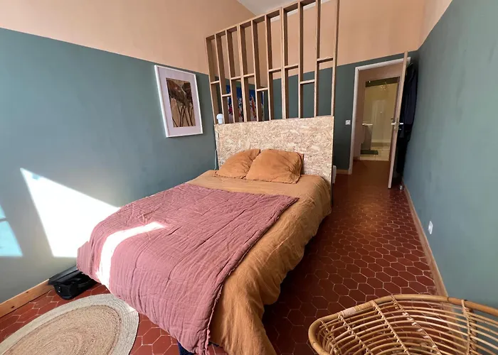 Pour 3 Personnes Pres Daire *